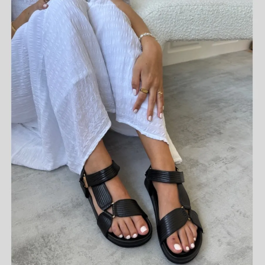 Copenhagen Shoes Flade Sandaler^CARRIE LEATHER - BLACK Carrieleather sandal black