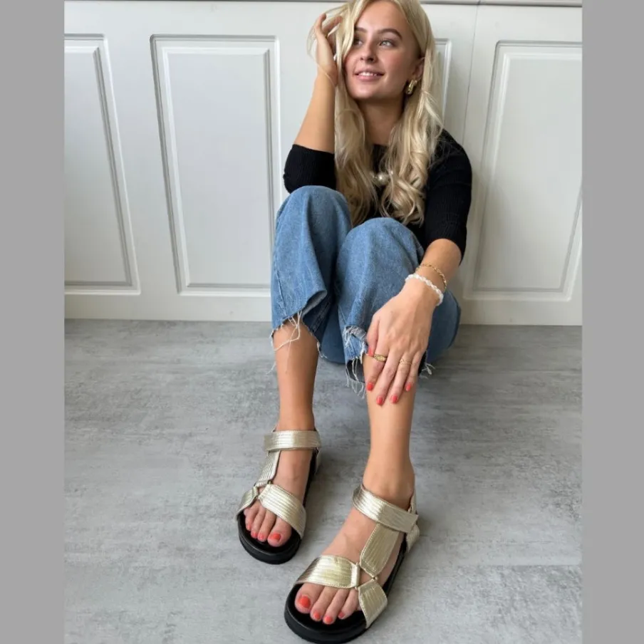 Copenhagen Shoes Flade Sandaler^CARRIE LEATHER - GOLD Carrieleather sandal gold