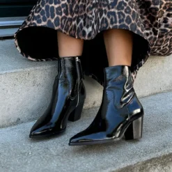 Copenhagen Shoes Ankelstøvler^IT'S ALL ABOUT WALKING - PATENT - BLACK PATENT Itsall about walking patent stoevler black patent