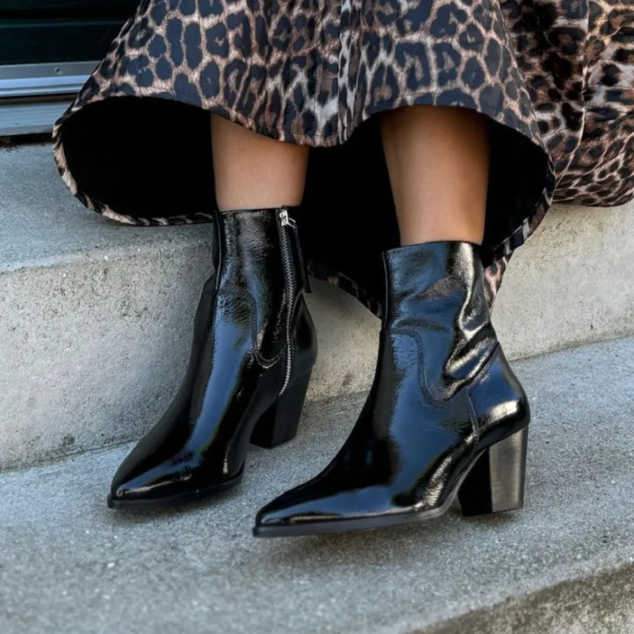 Copenhagen Shoes Ankelstøvler^IT'S ALL ABOUT WALKING - PATENT - BLACK PATENT Itsall about walking patent stoevler black patent