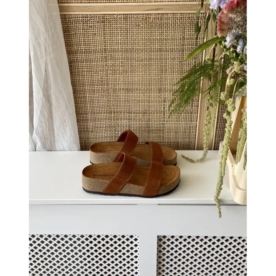 Copenhagen Shoes Sandaler Med Kilehæle^NAOMI 21 Suede - Cognac