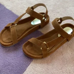 Copenhagen Shoes Flade Sandaler^PEACE Suede - Cognac Peacesuede sandal cognac