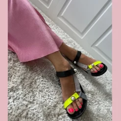 Copenhagen Shoes Flade Sandaler^PEACE WITH PEARL 22 - BLACK/NEON Peacewith pearl 22 sandal black neon