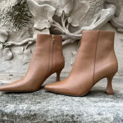 Copenhagen Shoes Støvler Med Hæl^PEARL - TAN (COGNAC) Pearlboot tan cognac