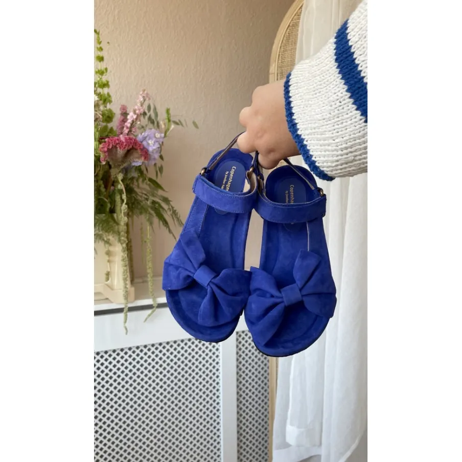 Copenhagen Shoes Flade Sandaler^SKY AND DIAMONDS 23 SUEDE - ELECTRIC BLUE Skyand diamonds 23 suede sandal electric blue