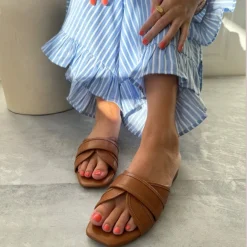 Copenhagen Shoes Flade Sandaler^SMILE AND DANCE - Cognac