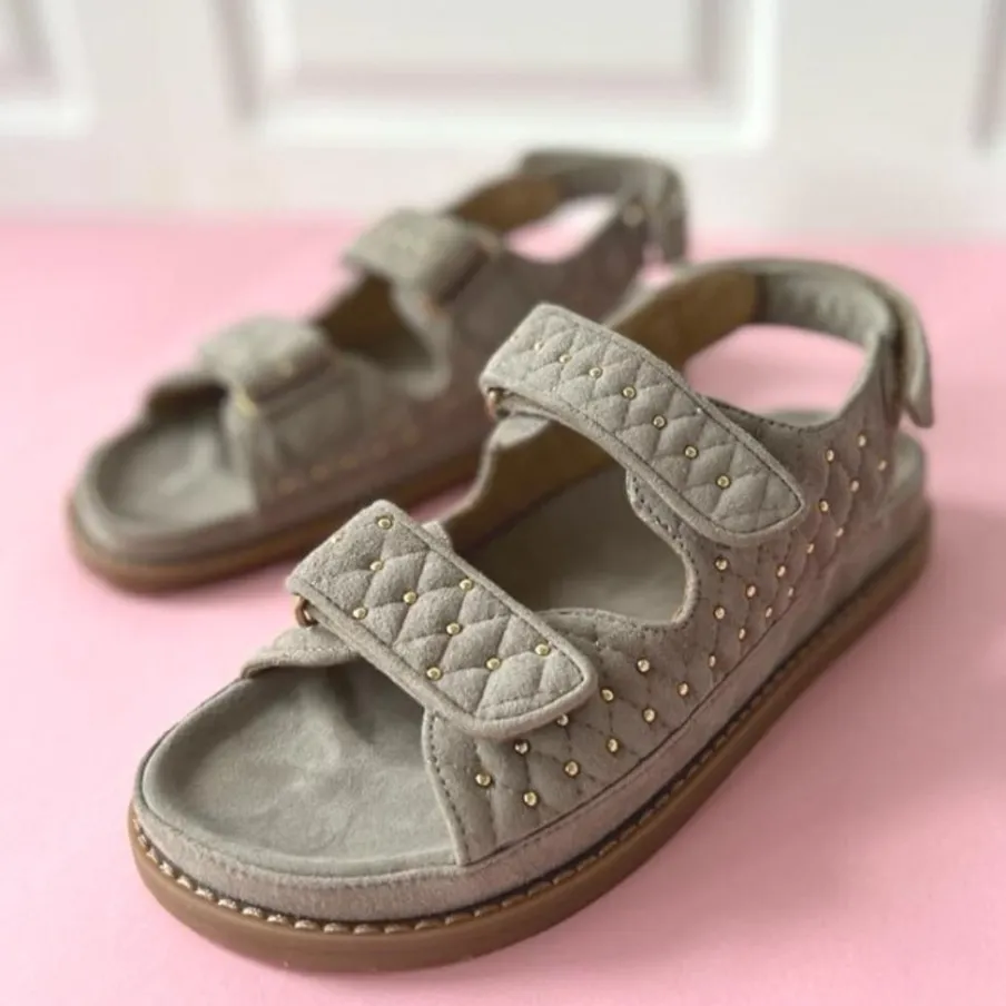 Copenhagen Shoes Flade Sandaler^STUDS ON SUEDE - BEIGE Studson suede sandal beige