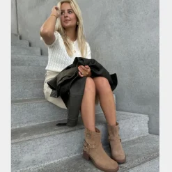 Copenhagen Shoes Ankelstøvler^THE MAGIC MOVE SUEDE - TAUPE Themagic move suede stoevler taupe