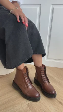 Copenhagen Shoes Ankelstøvler^THE PRETTY COLLECTION - COGNAC Thepretty collection stoevler cognac