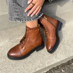 Copenhagen Shoes Ankelstøvler^THE PRETTY COLLECTION - COGNAC Thepretty collection stoevler cognac
