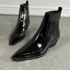 Copenhagen Shoes Ankelstøvler^THE WALKING BOOT PATENT - BLACK PATENT Thewalking boot patent pre order del end september stoevler black patent