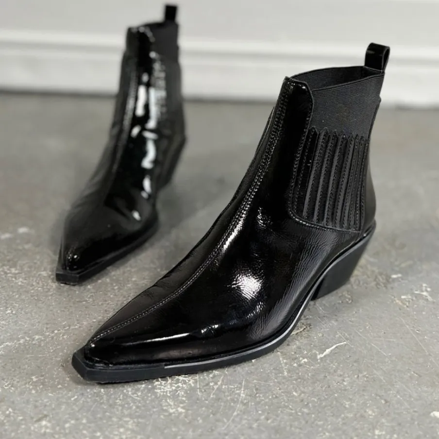 Copenhagen Shoes Ankelstøvler^THE WALKING BOOT PATENT - BLACK PATENT Thewalking boot patent pre order del end september stoevler black patent