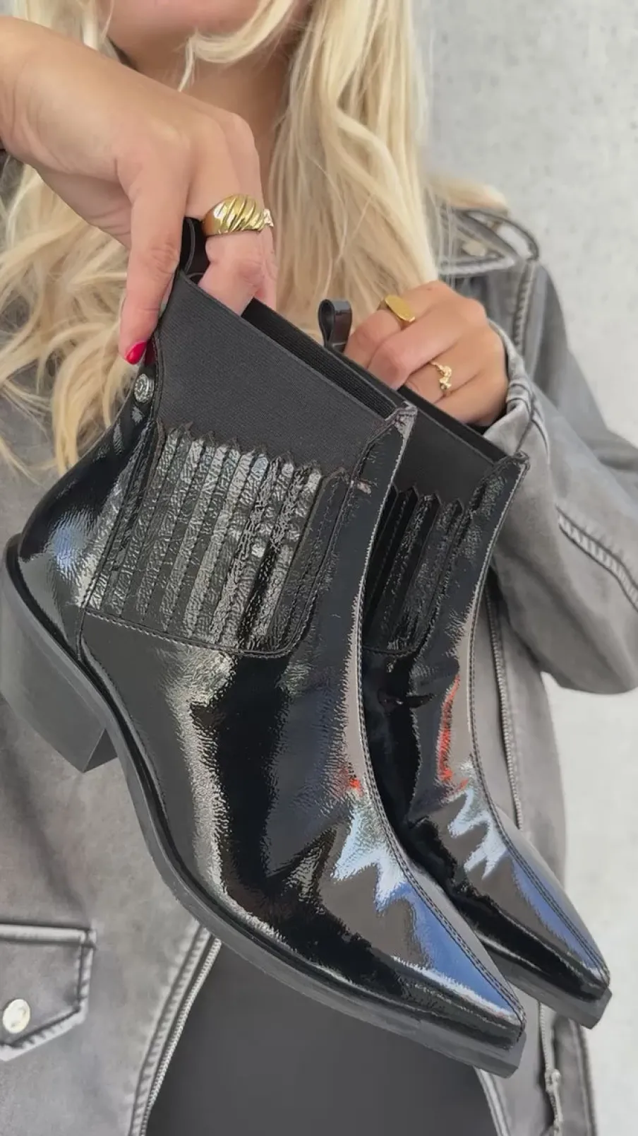 Copenhagen Shoes Ankelstøvler^THE WALKING BOOT PATENT - BLACK PATENT Thewalking boot patent pre order del end september stoevler black patent