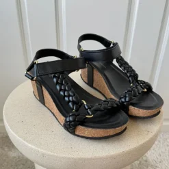 Copenhagen Shoes Sandaler Med Kilehæle^WOVEN LADY - BLACK Wovenlady sandal wedge black